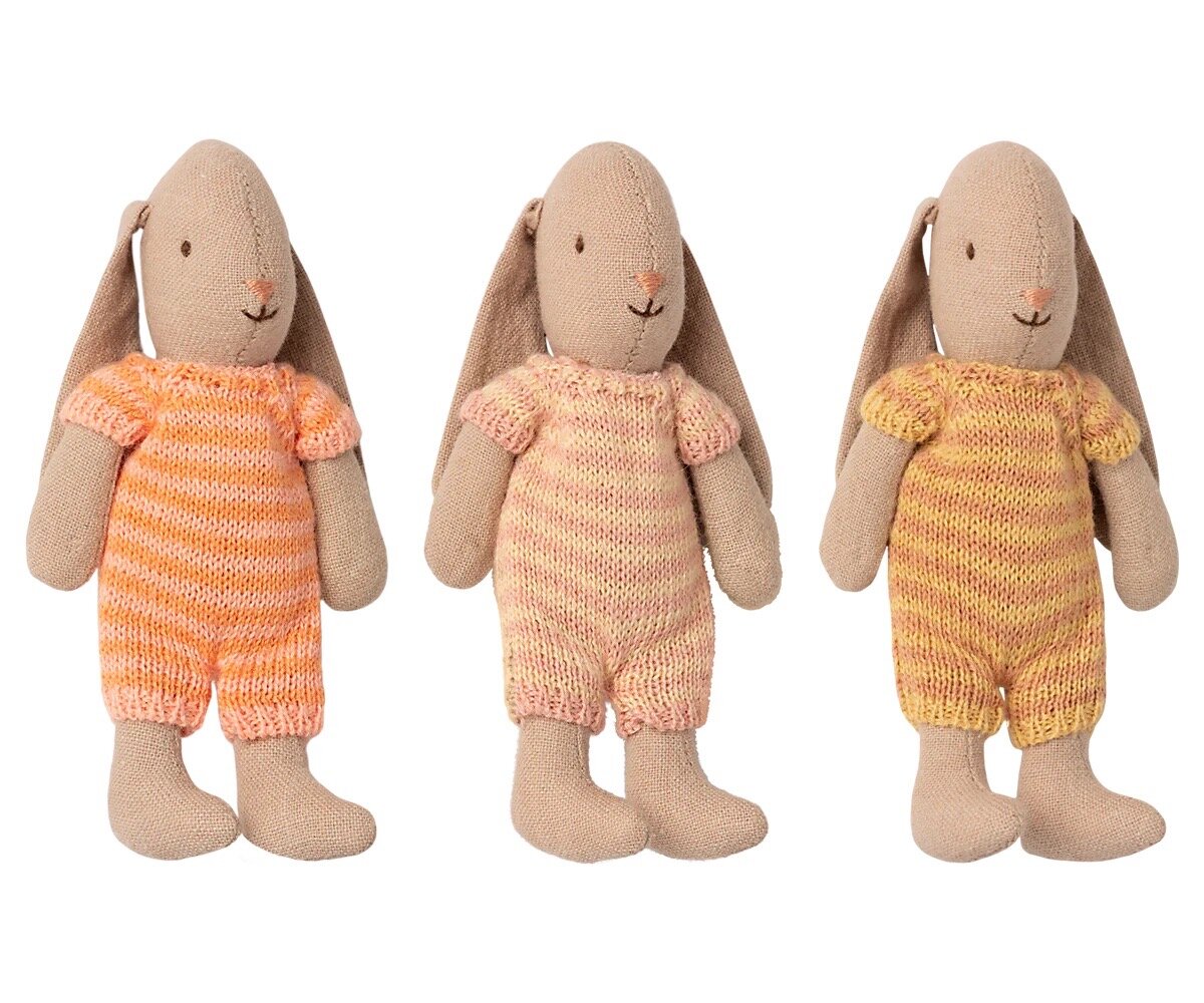 Rabbit Micro w. Apricot Suit
