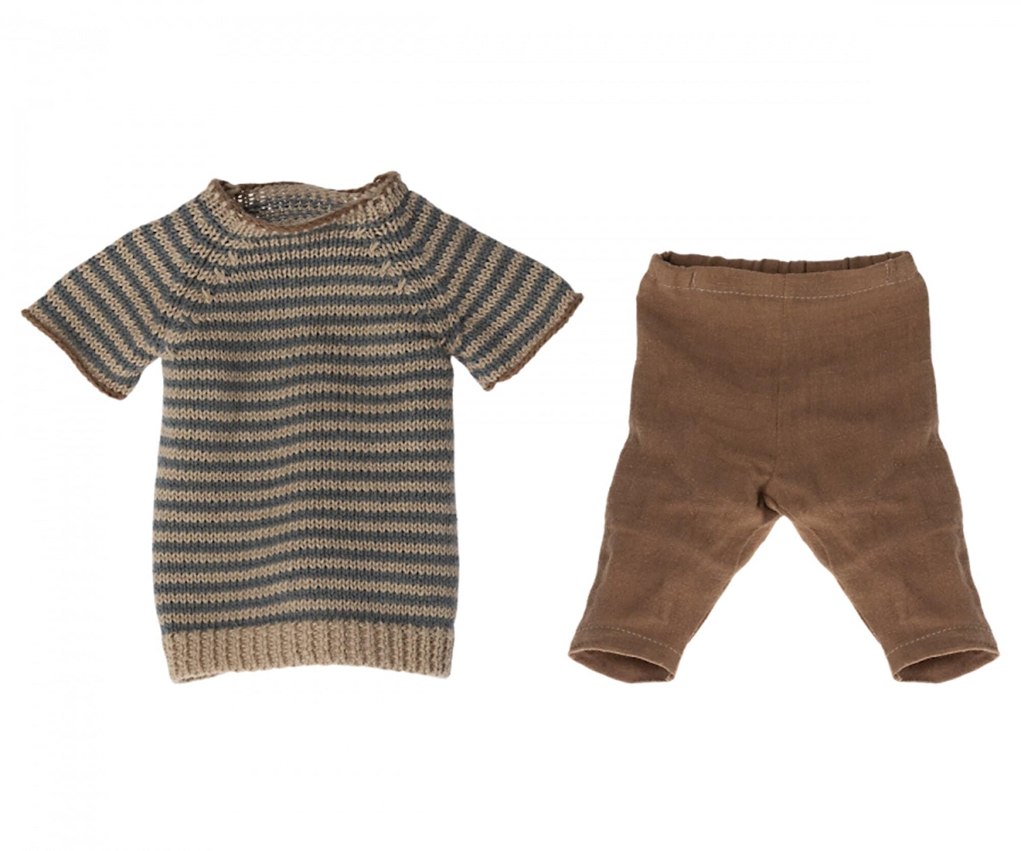 Bunny Size 4 w. Pants and Shirt