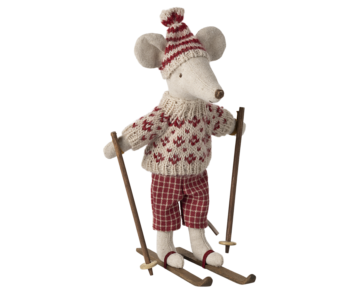 Mom w. Ski Set & Knitted Hat