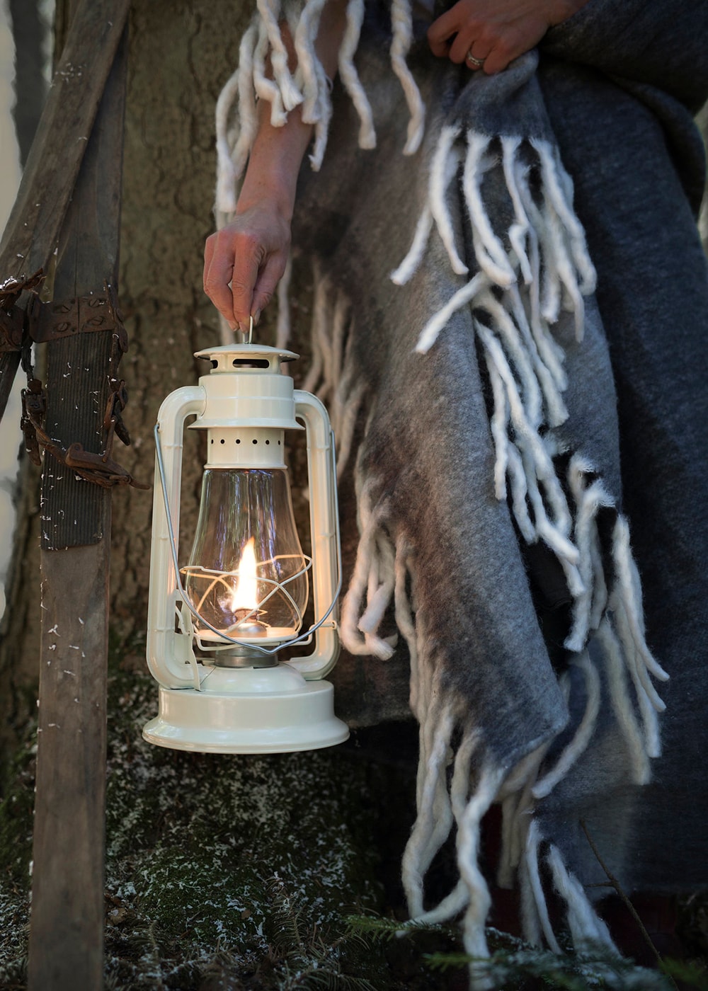 Hurricane Lantern White/Brass Large