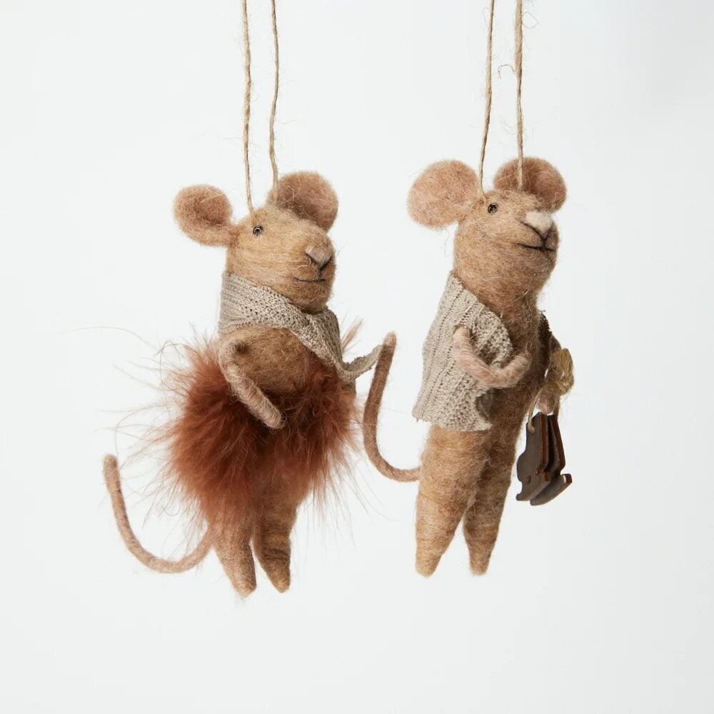 Mice Brown w. Ice Skates