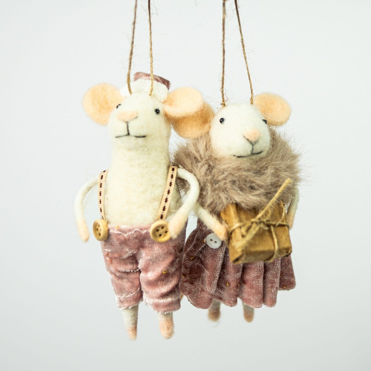 Mice White w. Pink Clothes