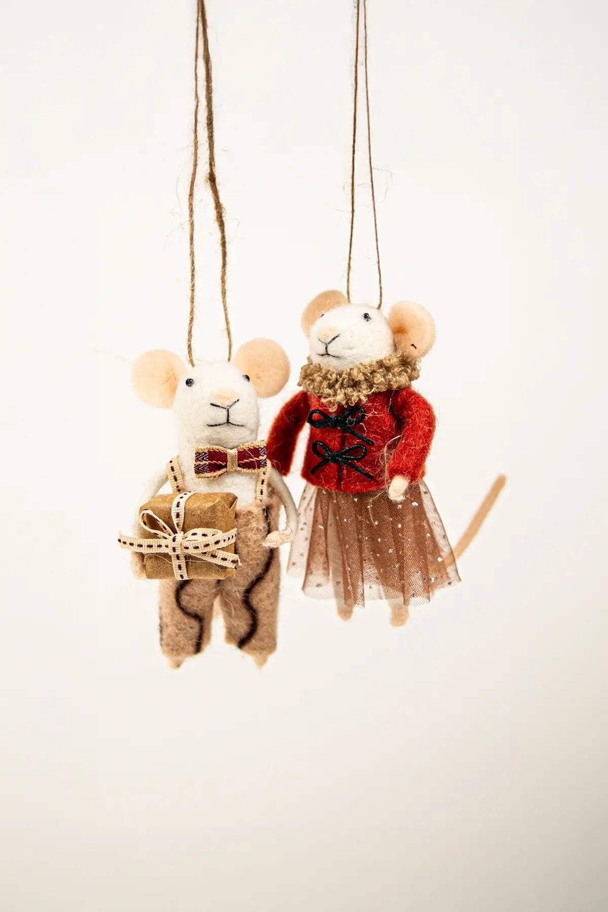 Mice White w. Red Jacket