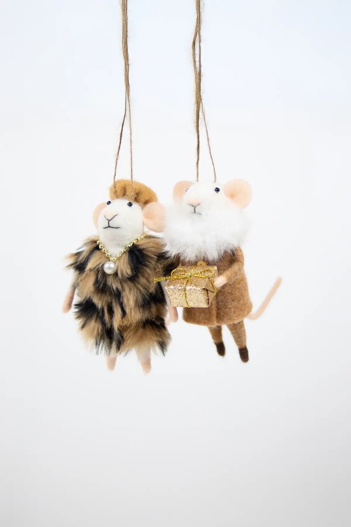 Mice White w. Leopard Coat