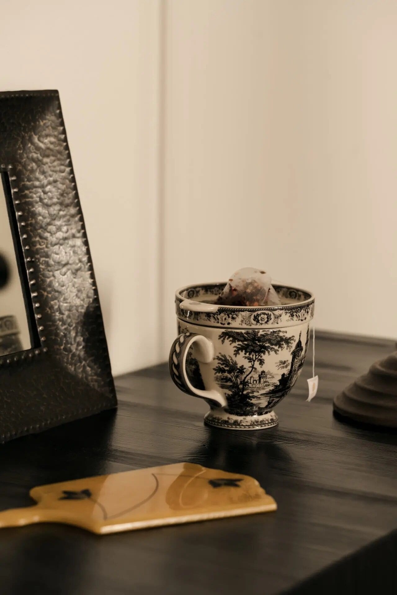 Tea Cup Estelle Black