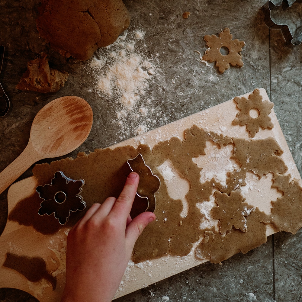 Cutting Board w. Leather Strap Medium