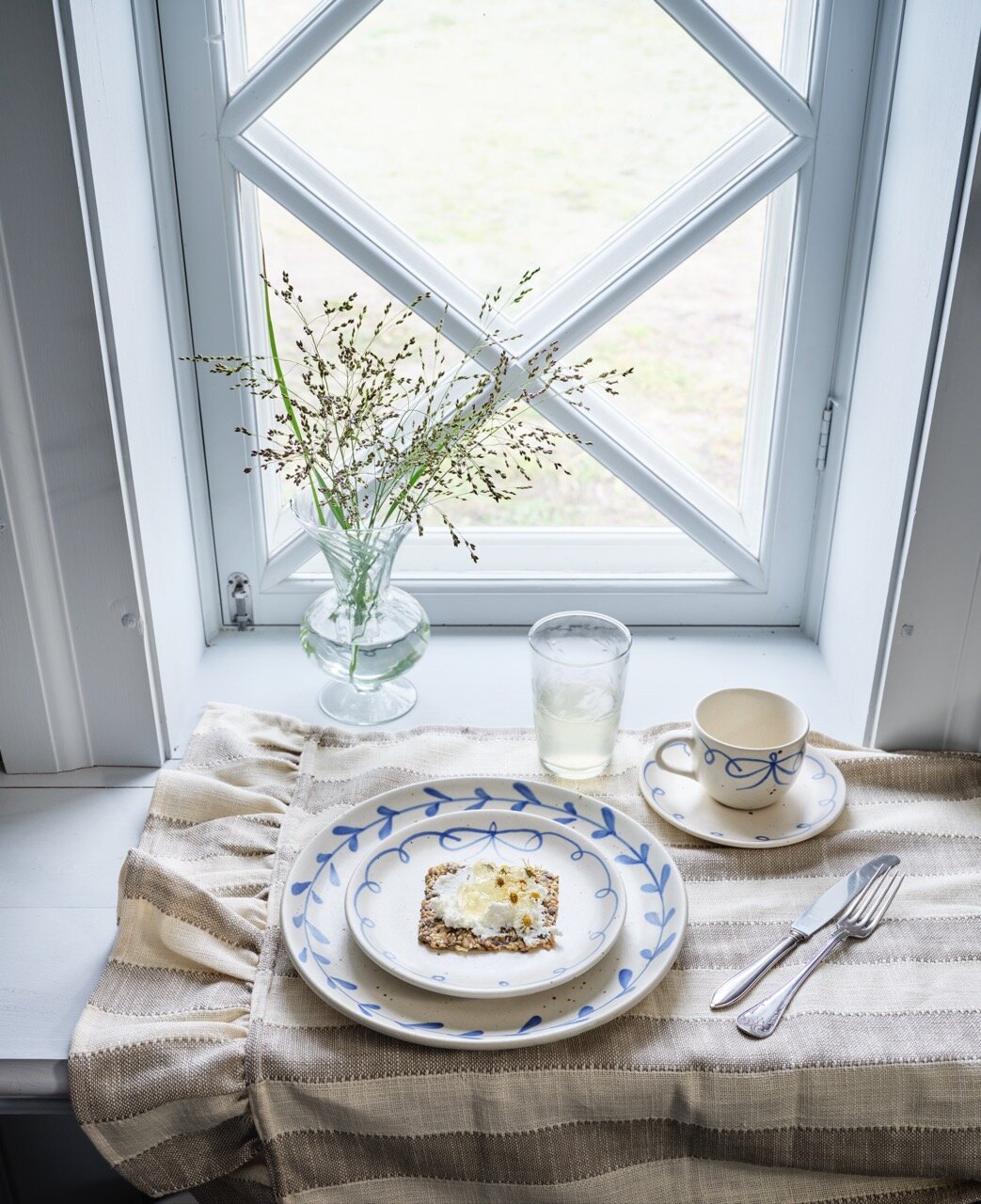 Cup w. Saucer Viola Bow Blue